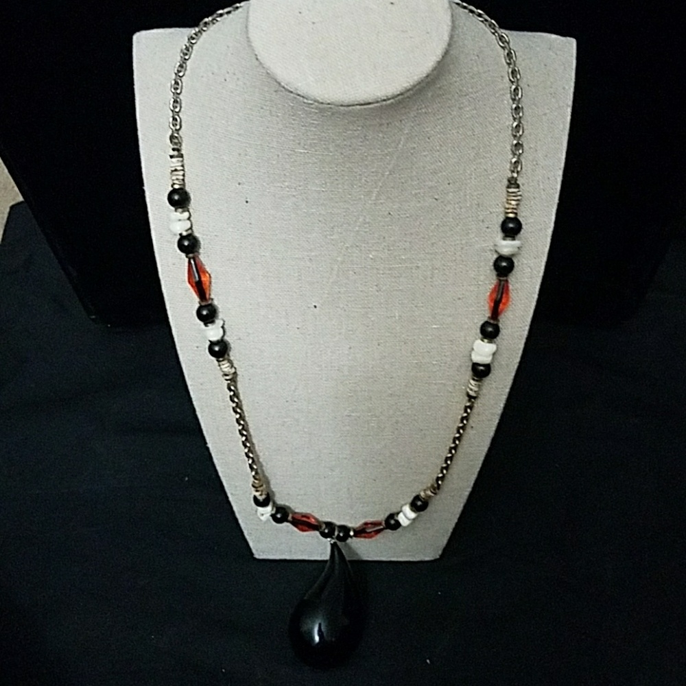 !!NEGOTIABLE!! Black Teardrop Necklace